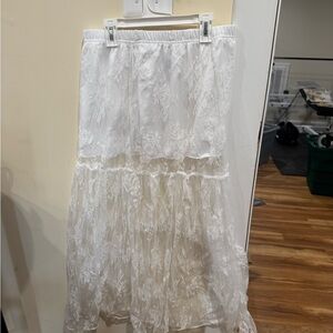 Elegant White Lace Skirt